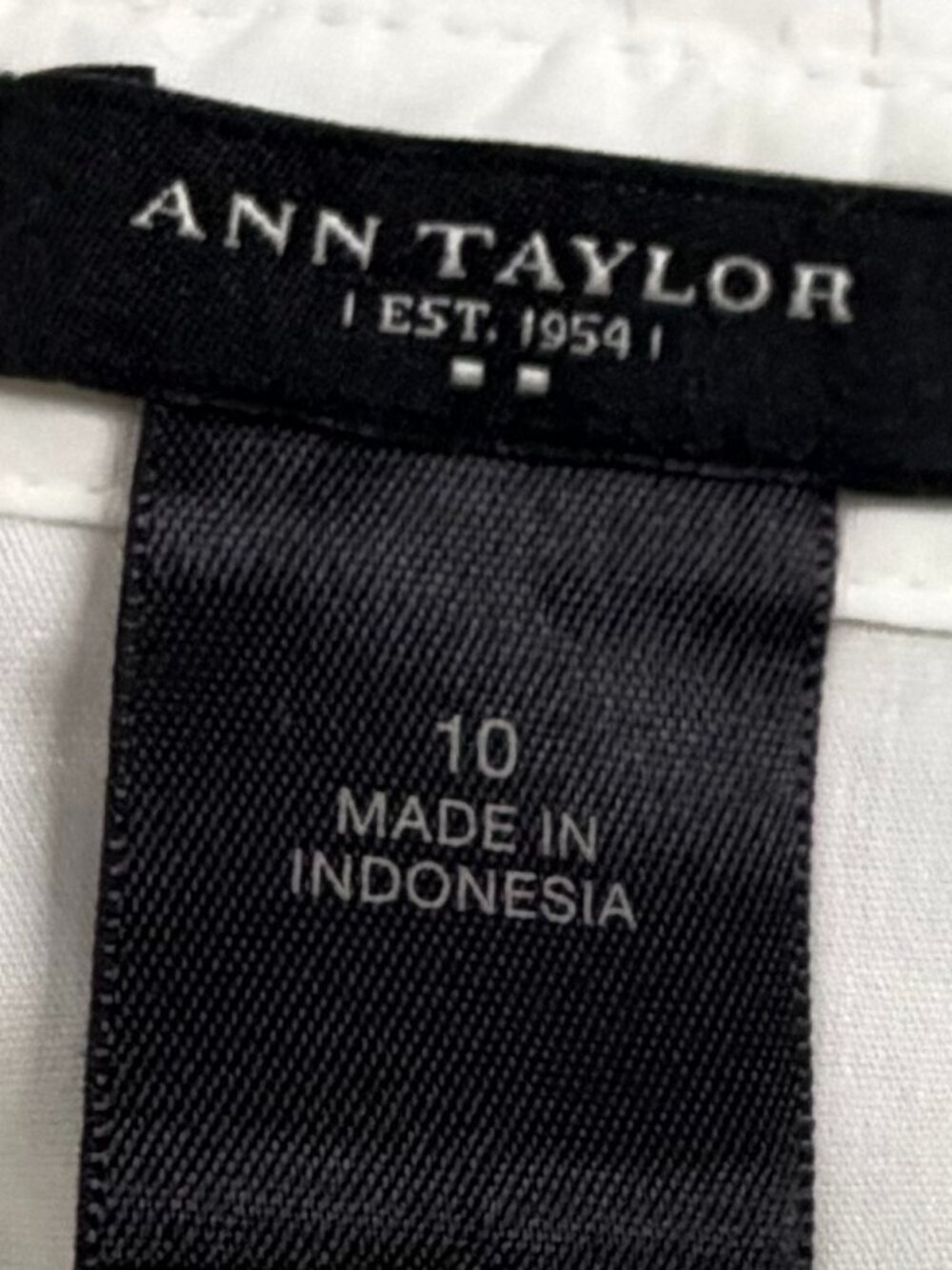 Ann Taylor White Ruffle Sleeveless Button Front Blouse Size 10 - Picture 4 of 4